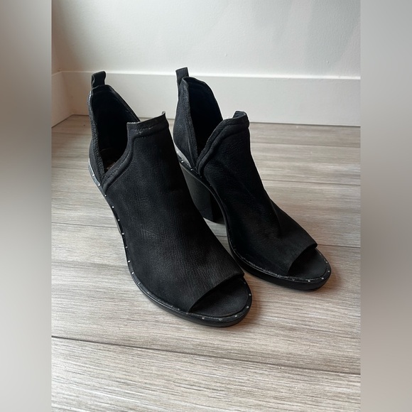 Anthropologie x Mercer Édit Cutout Peep Toe Booties - Picture 2 of 8